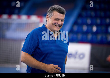 2. Oktober 2018, Palau Blaugrana, Barcelona, Spanien; Liga ASOBAL Handball; FC Barcelona Lassa versus CB Cangas; Xavi Pascual Trainer des FC Barcelona. Stockfoto