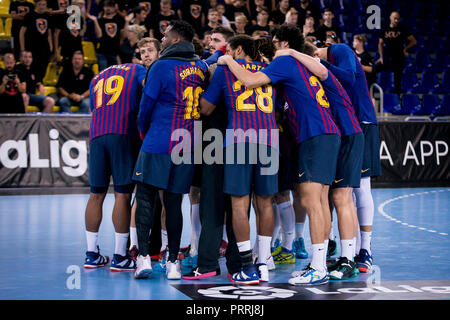 2. Oktober 2018, Palau Blaugrana, Barcelona, Spanien; Liga ASOBAL Handball; FC Barcelona Lassa versus CB Cangas; Timothey N Guessan, Cedric Sorhaindo, Stockfoto