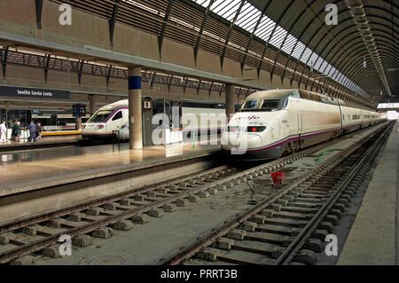 Bahnhof Sevilla Santa Justa, Sevilla, Andalusien, Spanien, Europa. Stockfoto