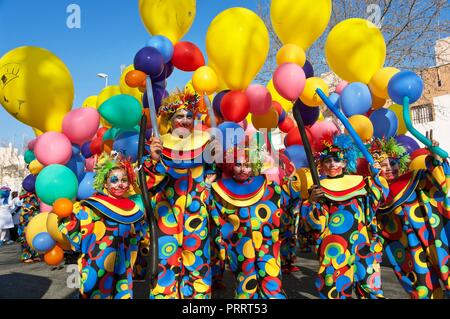 Karneval, verkleidet als Clown, Isla Cristina, Provinz Huelva, Andalusien, Spanien, Europa. Stockfoto