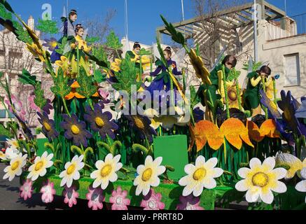 Karneval float, Feder Allegorie, Isla Cristina, Provinz Huelva, Andalusien, Spanien, Europa. Stockfoto