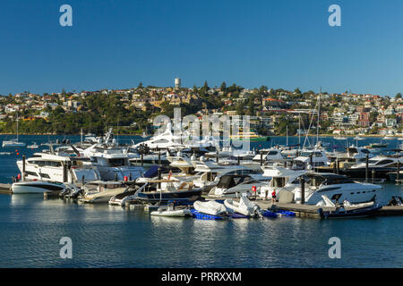 Rose Bay in den östlichen Vororten von Sydney in New South Wales, Australien, mit Vaucluse im Hintergrund zu sehen. Stockfoto