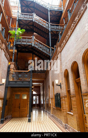 Innenraum der Bradbury Gebäude in der Innenstadt von Los Angeles, Kalifornien, USA Stockfoto