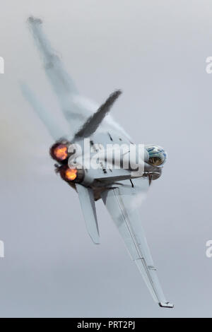 Royal Australian Air Force (RAAF) Boeing F/A-18F Super Hornet multirole Fighter Aircraft ein 44-222 bei RAAF Amberley in Queensland. Stockfoto