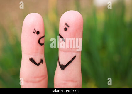 Finger Kunst von ein Paar im Streit. Eine Frau schreit ein Mann. Stockfoto