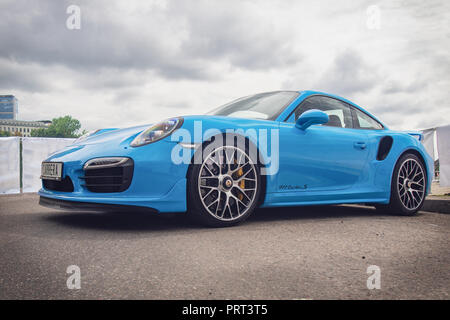 VILNIUS, LITAUEN - 26. AUGUST 2018: Porsche 911 (991) Carrera Turbo S auf die Straßen der Stadt. Stockfoto