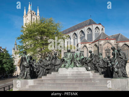 Denkmal für die flämischen Maler Hubert und Jan van Eyck, außerhalb der Kathedrale St. Bavo, Gent, Ostflandern, Belgien Stockfoto