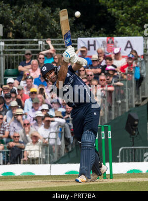 EDINBURGH, Schottland - JUNI 10:6 läuft für Schottland Kapitän Kyle Coetzer während des ersten Innings der ODI im The Grange Cricket Club Juni Stockfoto