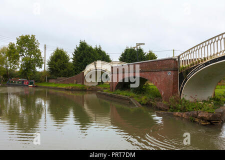 Die Brücken an Braunston abbiegen, Kreuzung der Grand Union und Oxford Kanäle, Braunston, Northamptonshire, England, Großbritannien Stockfoto