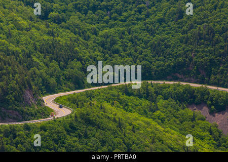 CAPE BRETON, Nova Scotia, Kanada - Cabot Trail Scenic Highway auf Französisch Berg, im Cape Breton Highlands National Park. Stockfoto