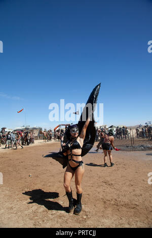 Edwards, CA/USA - September 2018: Die jährliche Ödland Wochenende post-apokalyptischen Festival findet in der Mojave Wüste. Stockfoto