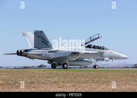 Royal Australian Air Force (RAAF) Boeing F/A-18F Super Hornet multirole Fighter Aircraft ein 44-216 bei RAAF Amberley in Queensland. Stockfoto