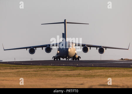 Royal Australian Air Force (RAAF) Boeing C-17A Globemaster III große militärische Transportflugzeug A 41-206 vom 36 Squadron am RAAF Amberley, Queensla Stockfoto