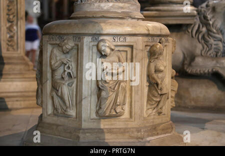 Italien. Pisa. Die pulppit von Pisa Kathedrale. Von Giovanni Pisano (c.1250-1315). Im gotischen Stil. Detail. Allegorie auf die Musik und die Geometrie. Stockfoto