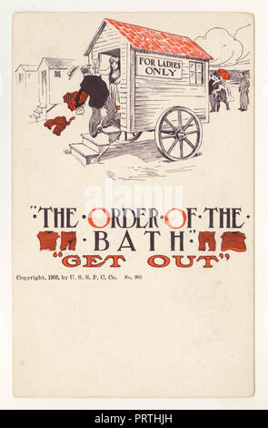 Illustrierte edwardianische Badehütte / Maschinenkarte - The Order of the Bath, Copyright datiert 1905 auf der Vorderseite, U.S.A.-Retro-Strandpostkarte. Stockfoto