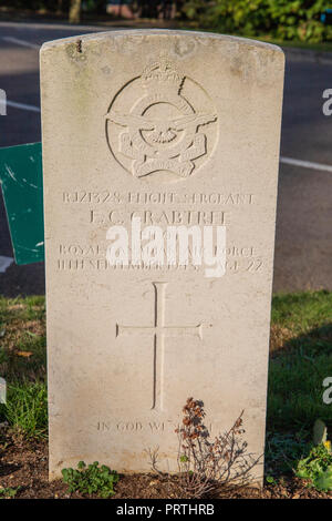 Commonwealth Kriegsgräber Kommission Grab von Edmund Ton Crabtree der Royal Canadian Air Force, Haycombe Friedhof, Badewanne UK Stockfoto