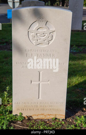 Commonwealth Kriegsgräber Kommission Grab von Edward Francis Tanner der Royal Canadian Air Force, Haycombe Friedhof, Badewanne UK Stockfoto