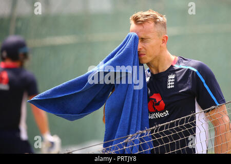 Colombo, Sri Lanka. Okt, 2018 03. England cricketer, Tom Curran während einer Übung an der S. Sara Oval Cricket Stadion in Colombo, Sri Lanka, Mittwoch, 3. Oktober 2018. Credit: Pradeep Dambarage/Pacific Press/Alamy leben Nachrichten Stockfoto