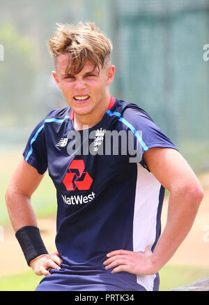 Colombo, Sri Lanka. Okt, 2018 03. England cricketer, Sam Curran während einer Übung an der S. Sara Oval Cricket Stadion in Colombo, Sri Lanka, Mittwoch, 3. Oktober 2018. Credit: Pradeep Dambarage/Pacific Press/Alamy leben Nachrichten Stockfoto