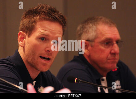 Colombo, Sri Lanka. Okt, 2018 03. England Cricket captain Eoin Morgan Adressen während einer Pressekonferenz in Colombo, Sri Lanka, Mittwoch, 3. Oktober 2018. Credit: Pradeep Dambarage/Pacific Press/Alamy leben Nachrichten Stockfoto