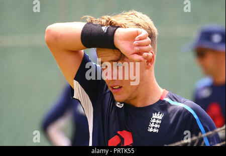 Colombo, Sri Lanka. Okt, 2018 03. England cricketer, Sam Curran während einer Übung an der S. Sara Oval Cricket Stadion in Colombo, Sri Lanka, Mittwoch, 3. Oktober 2018. Credit: Pradeep Dambarage/Pacific Press/Alamy leben Nachrichten Stockfoto