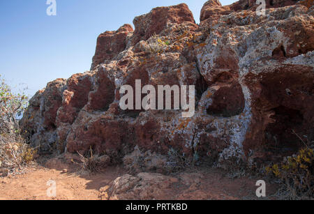 Gran Canaria, El Tagoror Del Gallego, archäologische Stätte im Norden der Insel, bestehend aus mehrere Plätze in die Seite des Berges gegraben. Pos Stockfoto