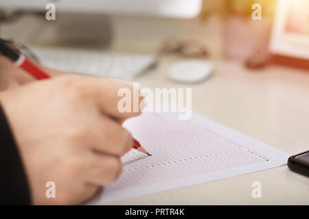 Bild der OME-Blatt mit Bleistift. Stockfoto