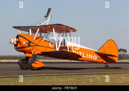 Vintage Boeing Stearman Doppeldecker der Breitling Flügel Wanderer. Stockfoto