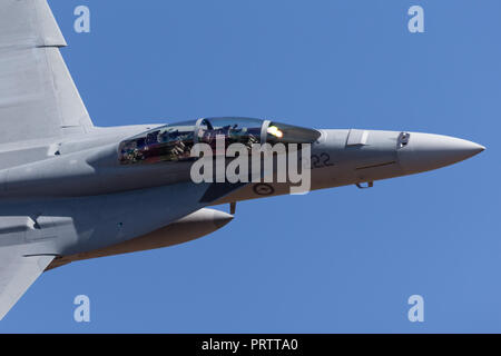 Royal Australian Air Force (RAAF) Boeing F/A-18F Super Hornet multirole Fighter Aircraft ein 44-222 bei RAAF Amberley in Queensland. Stockfoto