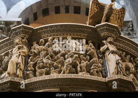 Italien. Pisa. Die pulppit von Pisa Kathedrale. Von Giovanni Pisano (c.1250-1315). Im gotischen Stil. Massaker an der unschuldigen mit Herodes. Stockfoto