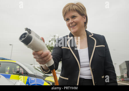 Schottische erster Minister views eine Auswahl der Fahrzeuge der Rettungsdienste am schottischen Feuer- und Rettungsdienst Hauptsitz am Westburn Mit: Nicola Sturgeon Wo: Cambuslang, Großbritannien Wann: 03 Sep 2018 Credit: Euan Kirsche / WANN Stockfoto