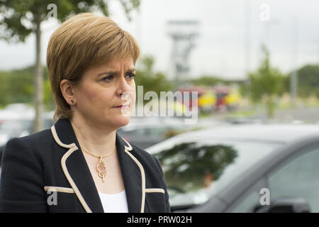 Schottische erster Minister views eine Auswahl der Fahrzeuge der Rettungsdienste am schottischen Feuer- und Rettungsdienst Hauptsitz am Westburn Mit: Nicola Sturgeon Wo: Cambuslang, Großbritannien Wann: 03 Sep 2018 Credit: Euan Kirsche / WANN Stockfoto