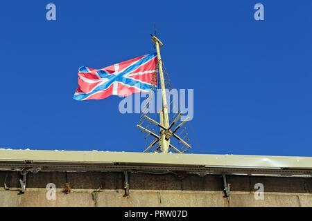 Flagge auf naryshkin Bastion der Peter und Paul Festung am Fluss Neva in St. Petersburg, Russland Stockfoto