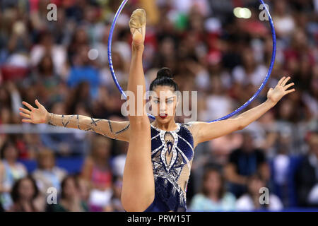 Sofia, Bulgarien - 14. September 2018: Alexandra AGIURGIUCULESE aus Italien führt mit Hoop während der 2018 Rhythmische Gymnastik Weltmeisterschaften. Stockfoto