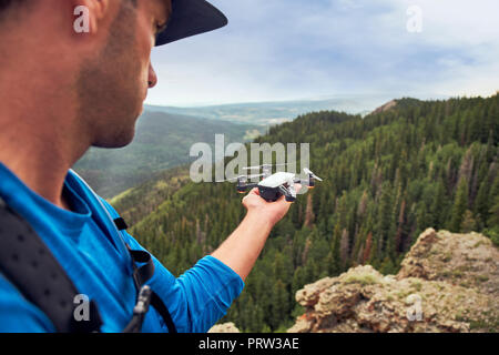 Wanderer auf Mountain Peak, Mount Sneffels, Ouray, Colorado, USA Stockfoto