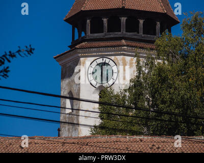 Clock Tower, um die befestigte Kirche von Harman in Siebenbürgen Stockfoto