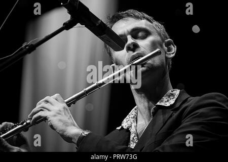 Gareth Lochrane spielen Jazz flute mit Gareth Lochrane big band, Scarborough Jazz Festival 2018 Stockfoto