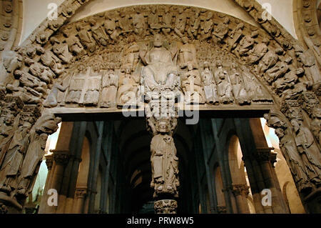 Santiago de Compostela, Provinz La Coruna, Galicien, Spanien. Kathedrale. Das Portal der Herrlichkeit, von Meister Mateo, 1168-1188. Romanische Portikus. Stockfoto