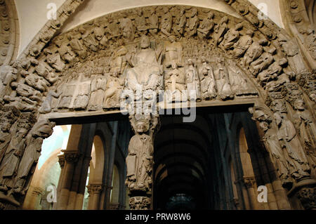 Santiago de Compostela, Provinz La Coruna, Galicien, Spanien. Kathedrale. Das Portal der Herrlichkeit, von Meister Mateo, 1168-1188. Romanische Portikus. Stockfoto