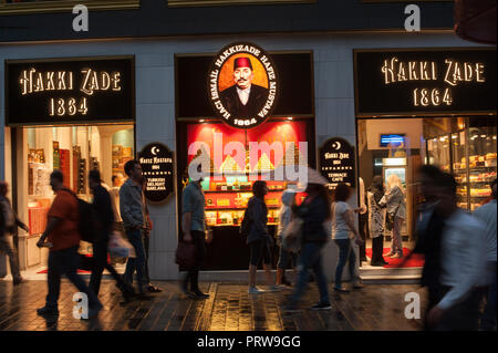 Hakkizade Baklava Sweet Shop Istiklal Straße Istanbul, Türkei. Stockfoto