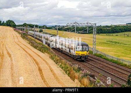 Scotrail Klasse 365 EWU Park Farm in der Nähe von Linlithgow West Lothian Schottland Großbritannien von Glasgow nach Edinburgh reisen Stockfoto