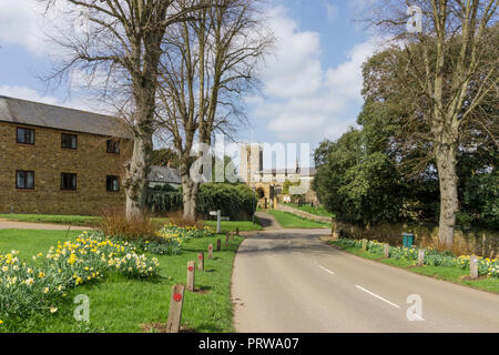 Ansichtskarte Blick auf der Hohe Straße in der Ortschaft Scaldwell, Northamptonshire, Großbritannien Stockfoto