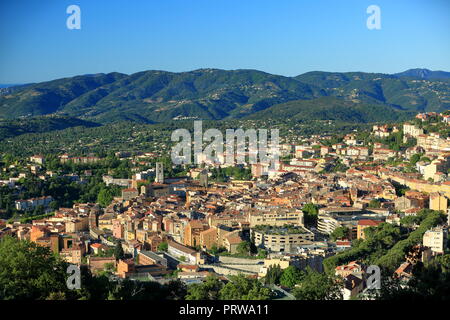 Ansicht von oben über Grasse, Prealpes d'Azur, 06, Var, Cote d'Azur, PACA, Stockfoto