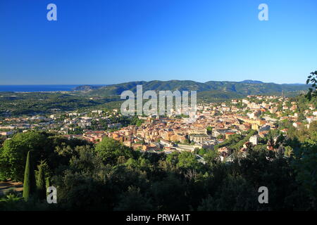 Ansicht von oben über Grasse, Prealpes d'Azur, 06, Var, Cote d'Azur, PACA, Stockfoto