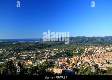 Ansicht von oben über Grasse, Prealpes d'Azur, 06, Var, Cote d'Azur, PACA, Stockfoto