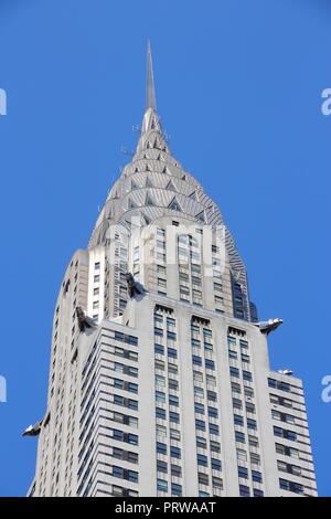 NEW YORK, USA - Juli 3, 2013: Chrysler Building exterior in New York. Berühmten Art déco-Wolkenkratzer war das höchste Gebäude der Welt in 1930-31. Stockfoto