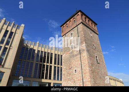 Chemnitz, Deutschland (Sachsen). Der Rote Turm, Teil der ehemaligen Stadtmauer. Mittelalterliche Wahrzeichen. Stockfoto