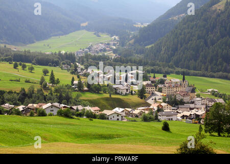 Santa Maria Val Mustair - kleine Alpenstadt in Graubünden Kanton der Schweiz Stockfoto