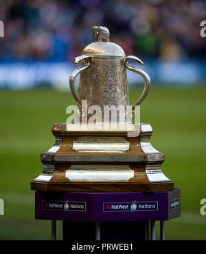 6 Nationen Schottland V England, Edinburgh, Midlothian, Großbritannien. 24,02, 2018. Bild zeigt: Der calcutta Cup wird auf dem Display als Schottland spielen Wirt nach England. Stockfoto