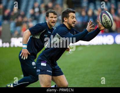 6 Nationen Schottland V England, Edinburgh, Midlothian, Großbritannien. 24,02, 2018. Bild zeigt: Schottland Scrum Hälfte, Greig Laidlaw, erwärmt sich vor dem Kick-off als S Stockfoto